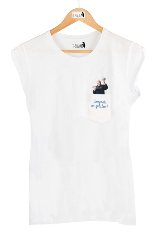 T-Shura donna su gruccia, t-shirt con nonna che regala soldi mancia "Comprati un gelatino!" esclamazione nonna ricamata su taschino