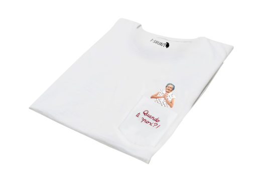 T-Shura di lato - t-shirt con nonna che prega che ti sposi, maglietta con frase "Quando ti sposi?" domanda tipica nonna"