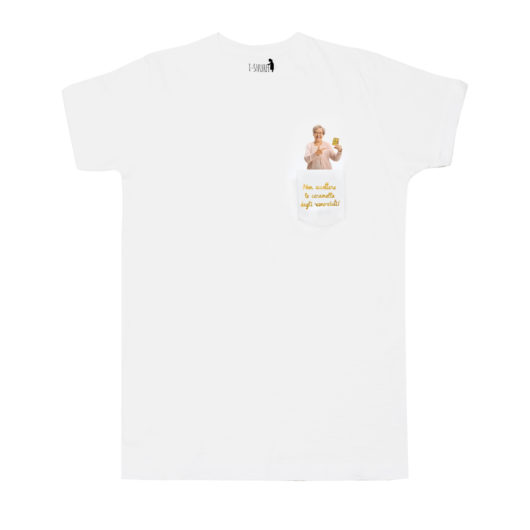 T-Shura Man Edizione Limitata Pastiglie Lerone, stesa, maglia con anziana che dice "Non accettare le caramelle dagli sconosciuti!" ricamato su taschino